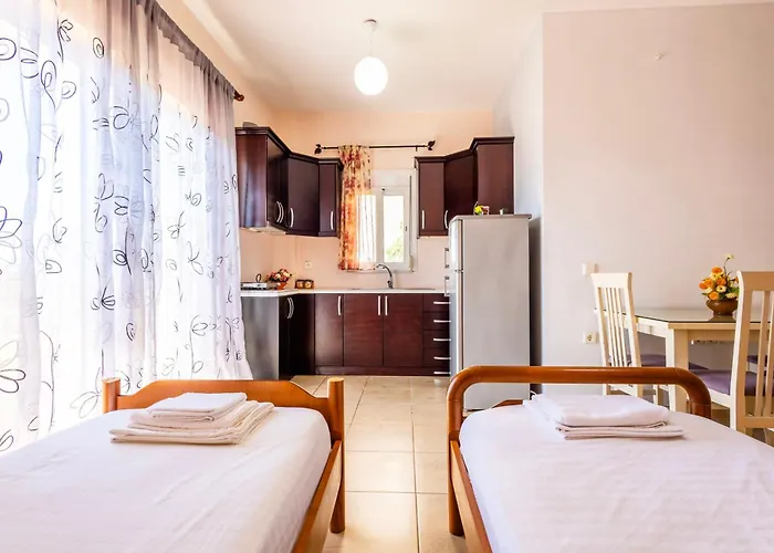 Ionian Luxury & فندق كساميل