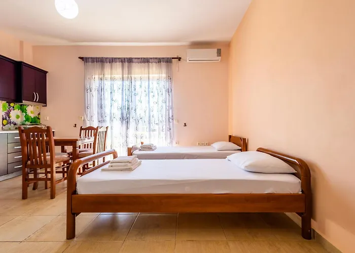 Ionian Luxury & فندق كساميل