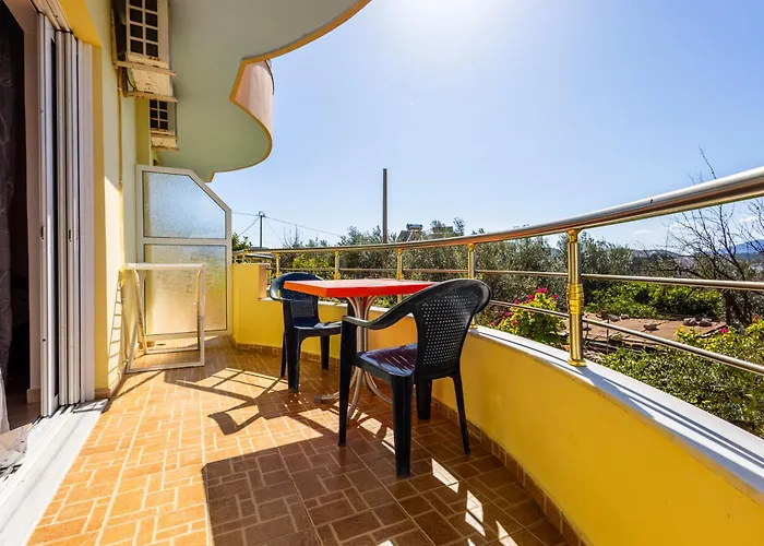 Ionian Luxury & فندق كساميل