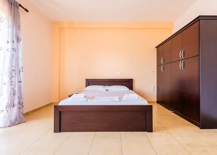 Ionian Luxury & فندق كساميل